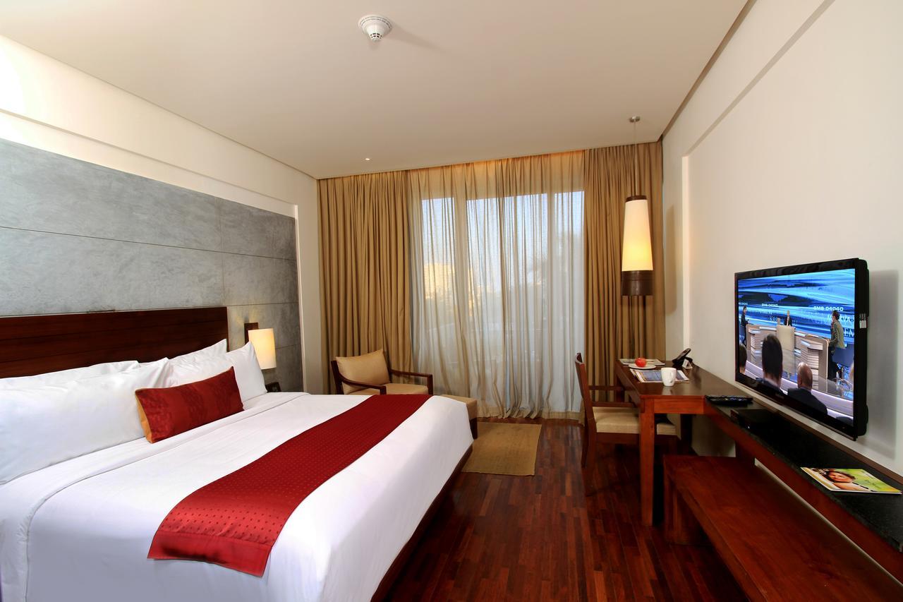 Holiday Inn & Suites Bengaluru Whitefield エクステリア 写真